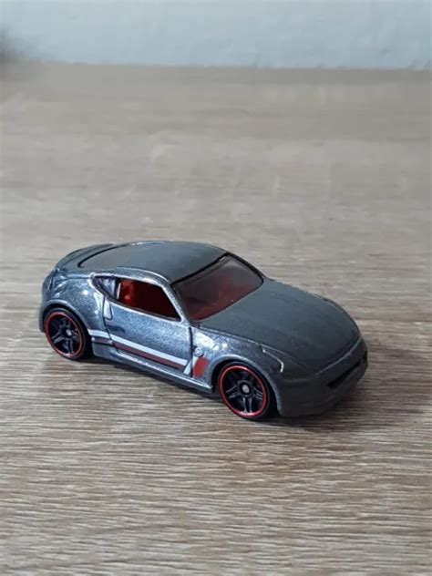 VOITURE MOULÉE SOUS pression Hot Wheels 1 64 Nissan 370Z gris avec intérieur rouge 2009 EUR 7 72