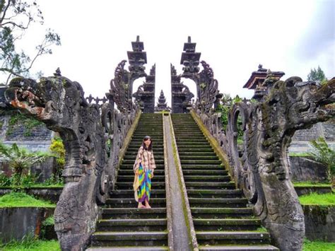 Pura Besakih Pura Terbesar Di Indonesia