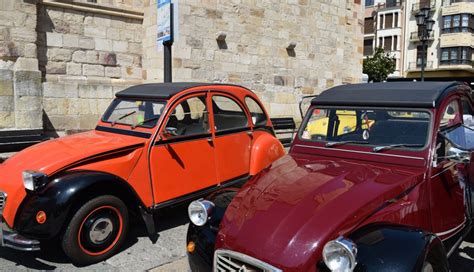 Los Coches Y Motos M S Cl Sicos Aparcar N En Casaseca De Las Chanas