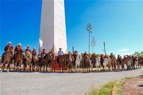 Recibe Alcalde De Chihuahua A Jinetes De Cabalgata Villista Procedentes