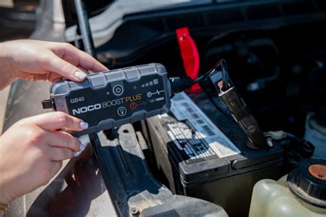 Battery Charger vs Battery Maintainer: What’s the Difference? - AutoZone