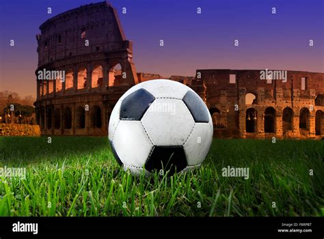 World Cup Trophy And Soccer Ball Stockfotos Und Bilder Kaufen Alamy