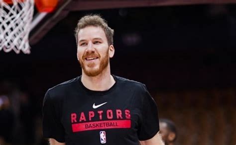 Jakob Poeltl Renova Toronto Raptors Por Quatro Temporadas