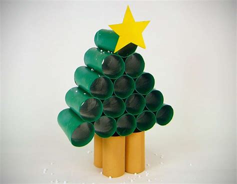 Créez un Sapin de Noël Durable avec des Rouleaux de Papier Toilette