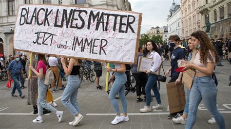 Österreich Zehntausende demonstrieren in Wien gegen Rassismus ZEIT