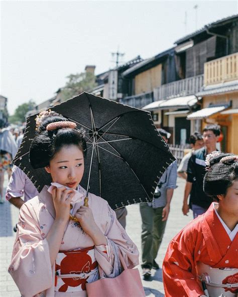 Japanese Street Photography Highlights the Nation's Rich Culture