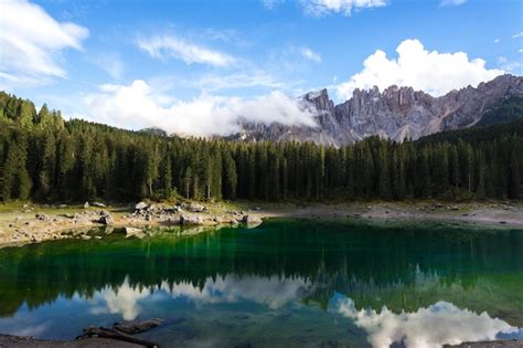 Lago Di Carezza Lago Di Carezza Lago Di Carezza Con Il Monte Latemar