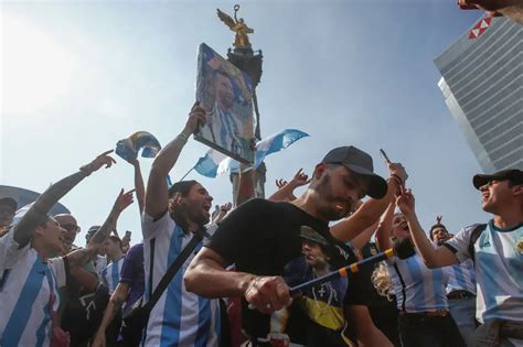 La Jornada Festeja comunidad argentina en el Ángel de la Independencia