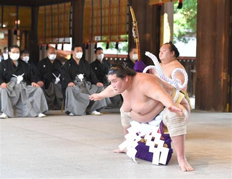 横綱照ノ富士が奉納土俵入りをお披露目 師匠直伝、日馬富士以来の「不知火型」スポーツデイリースポーツ Online