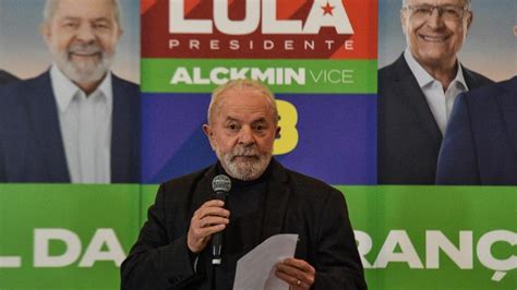 O ex presidente Lula PT durante reunião governadores sobre