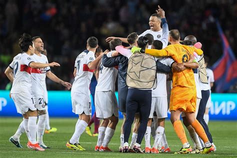 Le Psg Renverse Le Fc Barcelone Avec Un Doubl De Mbapp Et Se