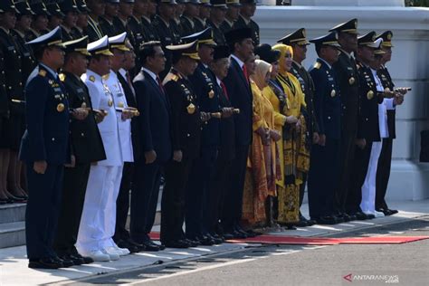 President calls upon military, police cadets to safeguard Indonesia - ANTARA News