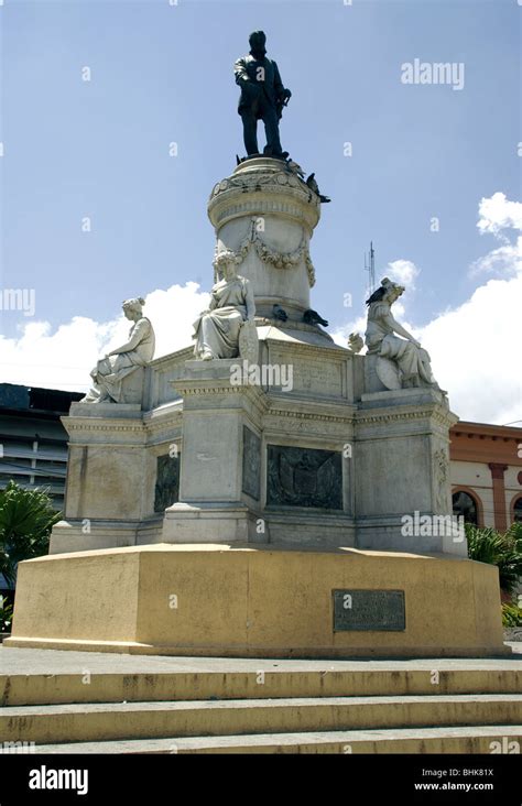 El Salvador La Ciudad De San Salvador Monumento A Francisco Moraz N