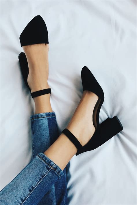 23 Classy Graduation Shoes To Stride Across The Stage In For 2022