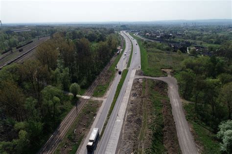 Utrudnienia na ul Ujastek Mogilski przejazd odcinkiem z betonowych płyt