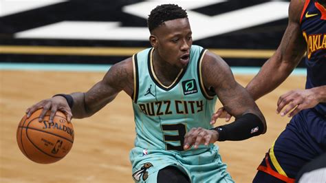 Terry Rozier appears to travel before game-winner in Warriors-Hornets | RSN