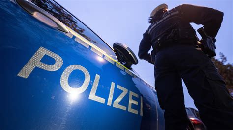 Frankfurt Polizei Rettet Betrunkenen Mann Aus Nidda Hessenschau De