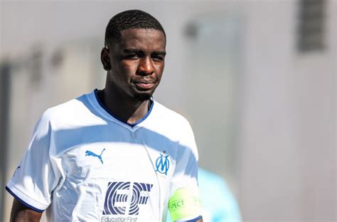 Om Mercato Cest Fait Marseille Boucle La Signature Dune P Pite