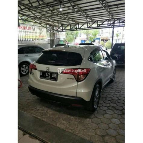 Mobil Honda HRdiV E AT 2017 Warna Putih Bekas Low KM Body Mulus Pajak