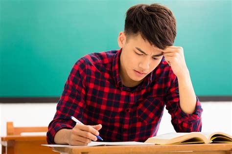 Premium Photo Stressed Student Studying For Exam In Classroom