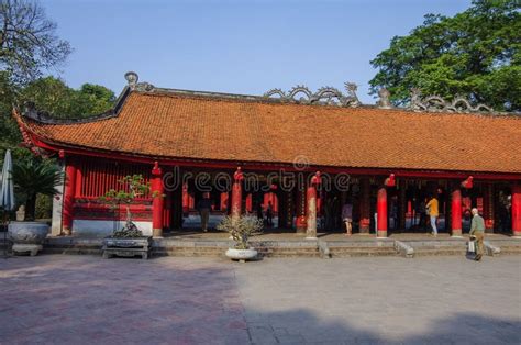 Le Temple De La Littérature Van Mieu à Hanoï Vietnam Bonzaies Image