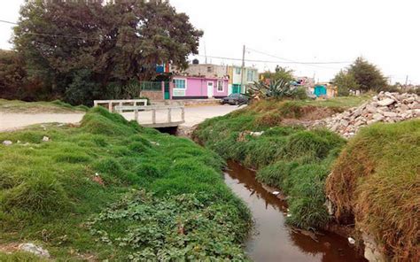 Afecta canal de aguas negras a pobladores desde hace 25 años El Sol