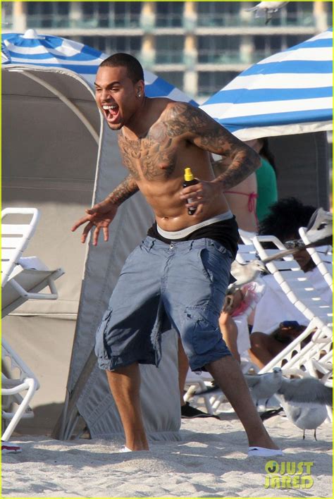 Chris Brown Shirtless In Miami Beach Photo Chris Brown