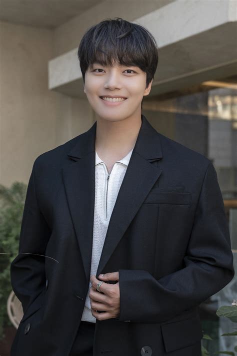 Yeo Jin Goo Opens Up About His Experiences With Love Compared To His