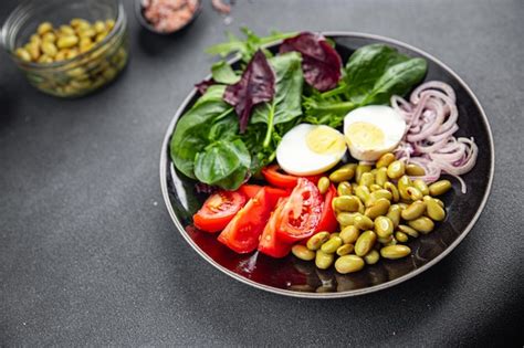 Salada de feijão edamame legumes tomate ovo cozido molho para salada