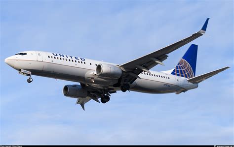 N76254 United Airlines Boeing 737 824 WL Photo By Marc Charon ID