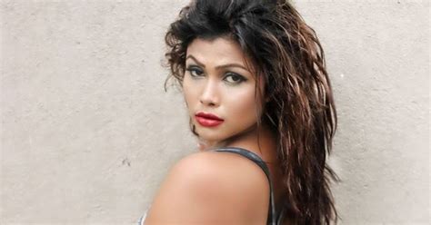 Sri Lankan Actress Dilini Ahthanayaka Hot And Sexy Photos