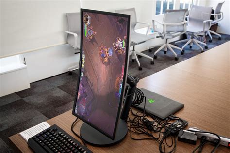 Samsung's new curved monitors are prime for gamers - CNET