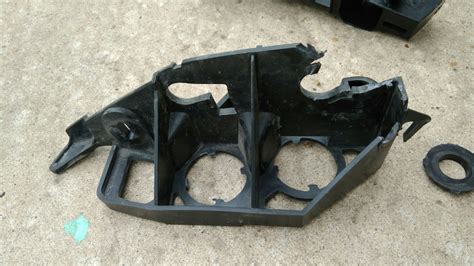 Кронштейн бампер-крыло, замена. — Peugeot 308 SW (1G), 1,6 л, 2010 года ...