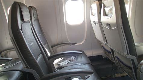 Gallery | Lufthansa CRJ-900 Business Class Row 2 - modhop.com