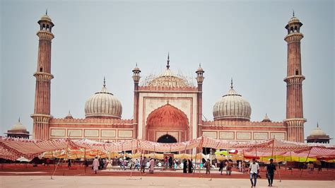 Jama Masjid Delhi - Timings, Location, History, How to Reach | Adotrip