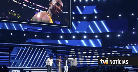 Esta noite é pelo Kobe estrelas dos Grammy prestam tributo a Kobe