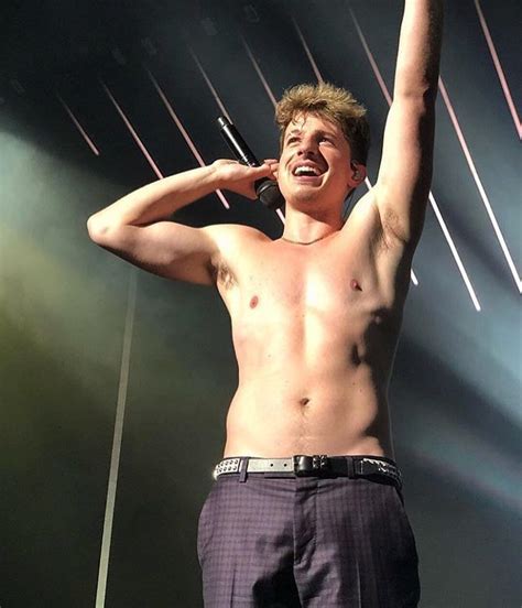 💚 Charlieputhvoicenotestour Charlie Puth Charlie Sexy