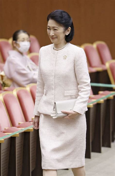 紀子さま、シンポに出席 昭憲皇太后の正装ドレス47news（よんななニュース）