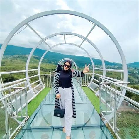 Wow Ini Wisata Terbaru Di Solo Jembatan Kaca Diserbu Pengunjung