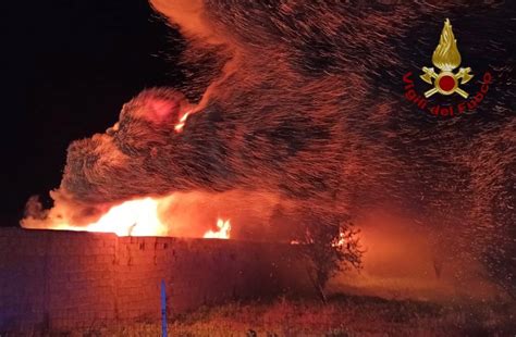 Quartu Sant Elena Incendio In Un Deposito Di Pneumatici Pneusnews It