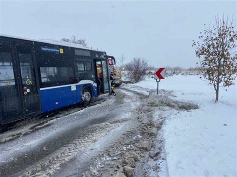 Zima W Powiecie Krakowskim Lisko Zasypane Ulice Autobus Wypad Z