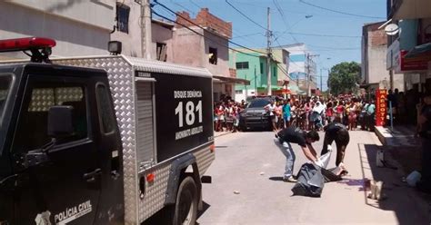 G1 Comerciante é morto a tiros dentro de mercearia em Vila Velha no