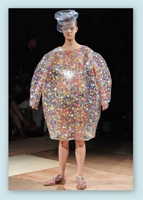 26 Ludicrous Catwalk Fashions | Funny fashion, Funny dress, Bad fashion