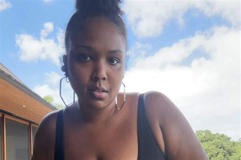 Lizzo Shows Off Her New Figure In A Bikini And Jokes About Her Weight