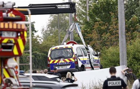 Policiers Morts Villeneuve D Ascq Hommage Public Et M Dailles Pour