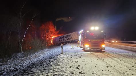 Mehrere Unf Lle Wegen Glatteis Lkw Ausgebrannt A Wieder Frei