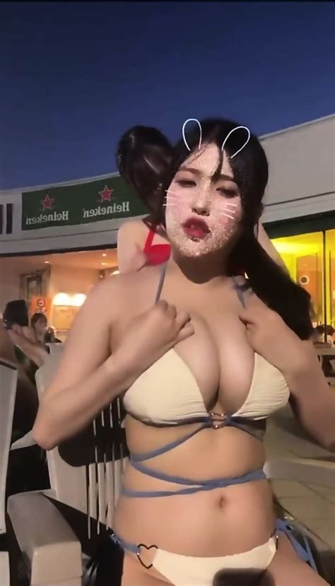 Japanese Big Tits Teen Bikini Live