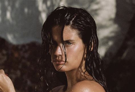 Victoria Secret Model Sara Sampaio Shows Off Boobs Booty And Wet Hair