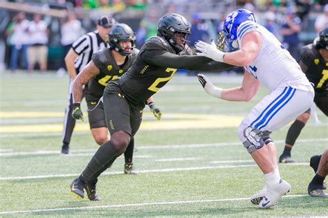 Oregons Dj Johnson Wont Play In Holiday Bowl Preparing For Nfl