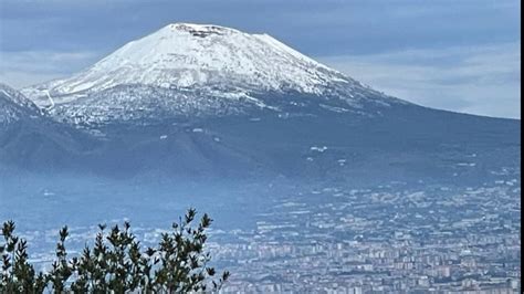 La Neve Ha Imbiancato Ancora Il Vesuvio